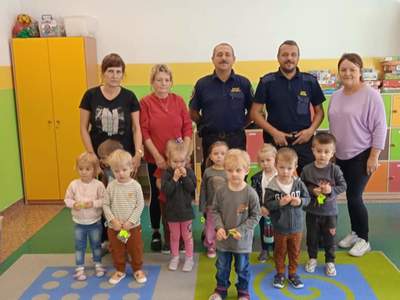 Zdjęcie Tygrysków z panami ze Straży Miejskiej