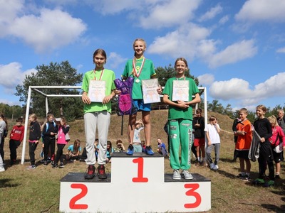 Uczniowie na podium