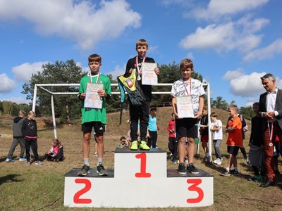 Uczniowie na podium