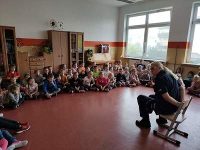 Pogadanka policjantki o bezpieczeństwie