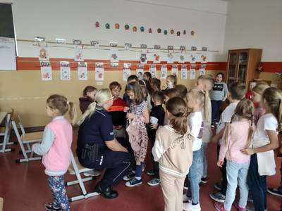 Pogadanka policjantki o bezpieczeństwie