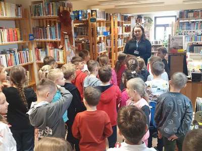Wycieczka klasy 1a i 1e do Miejsko-Gminnej Biblioteki Publicznej w Grójcu