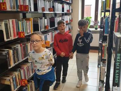 Wycieczka klasy 1a i 1e do Miejsko-Gminnej Biblioteki Publicznej w Grójcu