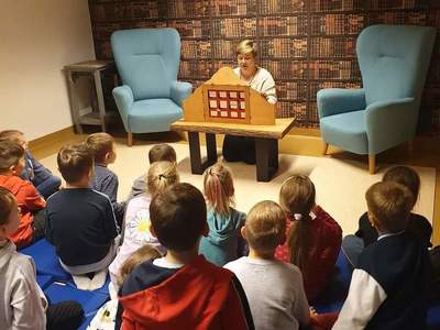 Wycieczka klasy 1a i 1e do Miejsko-Gminnej Biblioteki Publicznej w Grójcu