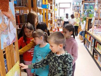 Klasa 2b i 2d odwiedziła Miejsko-Gminną Bibliotekę Publiczną w Grójcu