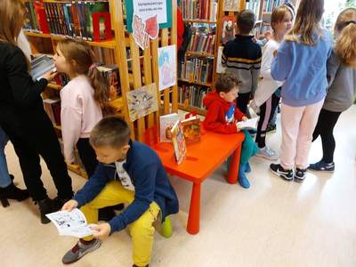 Klasa 2b i 2d odwiedziła Miejsko-Gminną Bibliotekę Publiczną w Grójcu