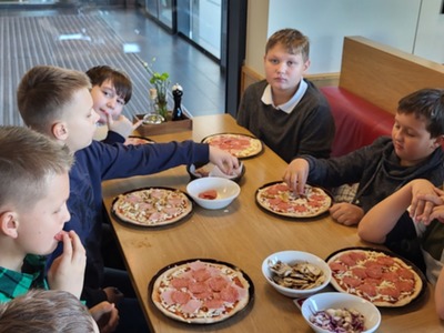 W pizzerii
