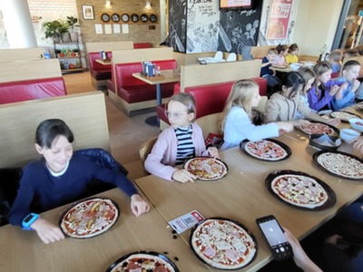 W pizzerii