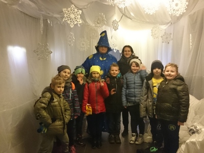 Zdjęcie grupowe z czarodziejem 