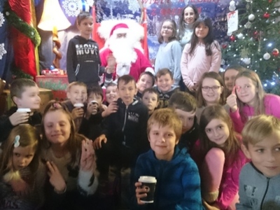 Zdjęcie grupowe z Mikołajem 