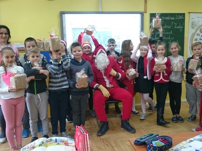 Zdjęcie grupowe z Mikołajem 