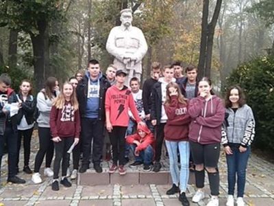 Zdjęcie grupowe z Marszałkiem 