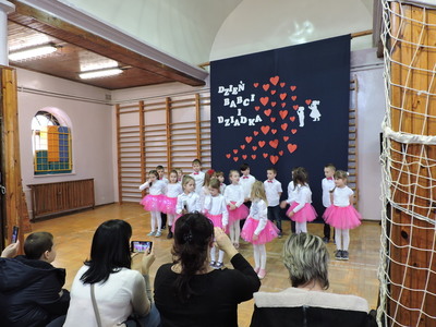 Przedstawienie na dzień babci i dziadka 