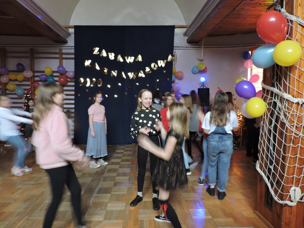 Zabawa na balu karnawałowym 