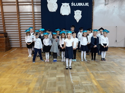 Pasowanie uczniów klas pierwszych 