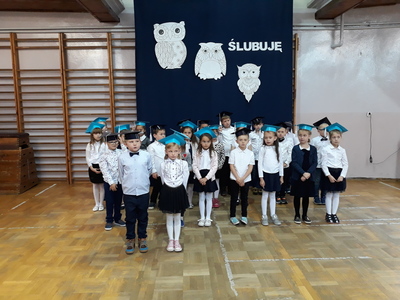 Pasowanie uczniów klas pierwszych 