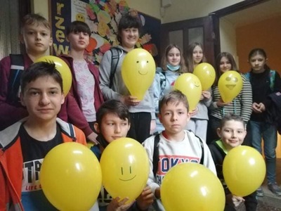 Zdjęcie grupowe z balonami 