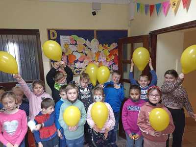 Zdjęcie grupowe z balonami