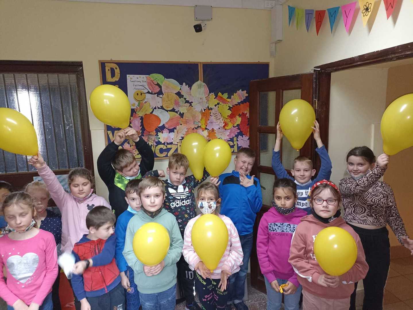 Zdjęcie grupowe z balonami 