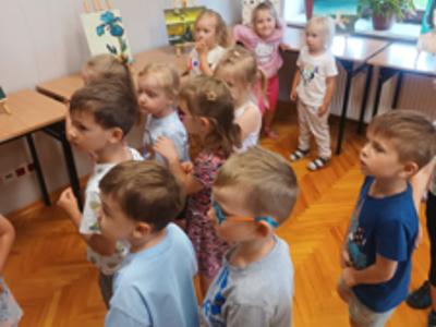 Dzieci w bibliotece pedagogicznej