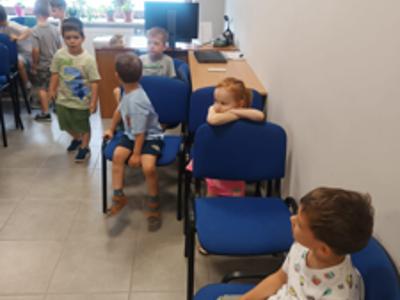 Dzieci w bibliotece pedagogicznej