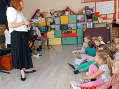 Artyści podczas koncertu filharmonii.