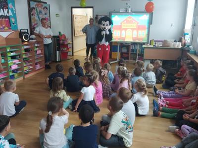 Dzieci bawiące się podczas Dnia Przedszkolaka.