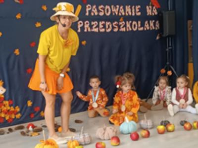 Przedszkolaki podczas zabawy na Balu Jesieni.