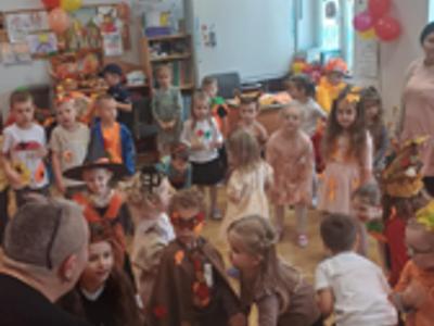 Przedszkolaki podczas Balu Jesieni.