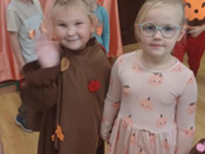 Przedszkolaki podczas Balu Jesieni.