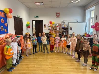 Przedszkolaki podczas Balu Jesieni.