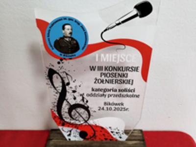 Statuetka za zajęcie pierwszego miejsca konkursie.