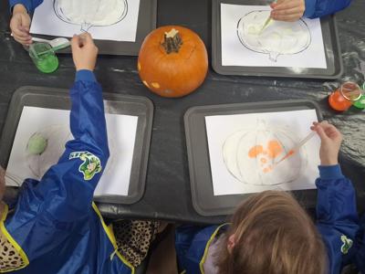 Dzieci podczas warsztatów.