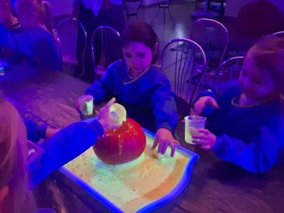 Dzieci podczas warsztatów.