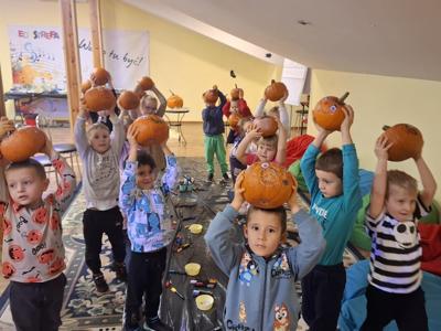 Dzieci podczas warsztatów.