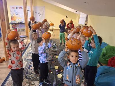 Dzieci podczas warsztatów.