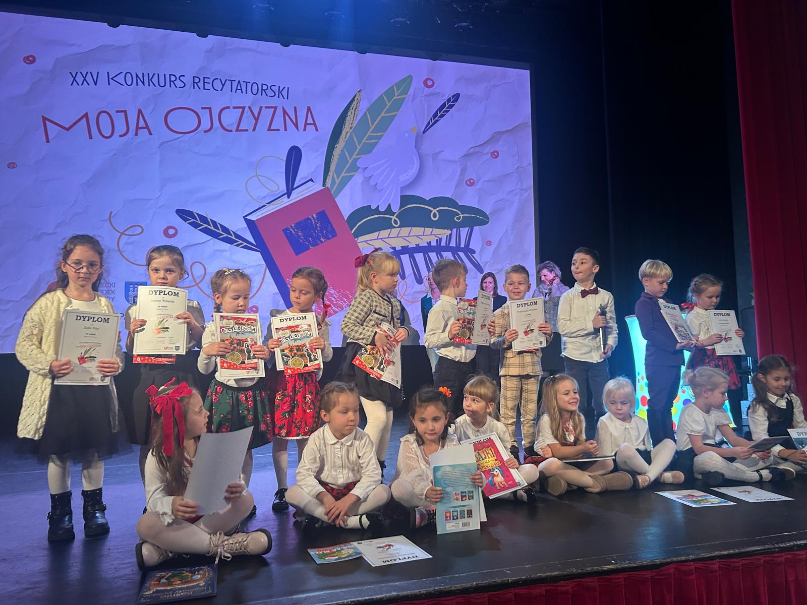 Uczestnicy konkursu podczas wręczenia nagród.