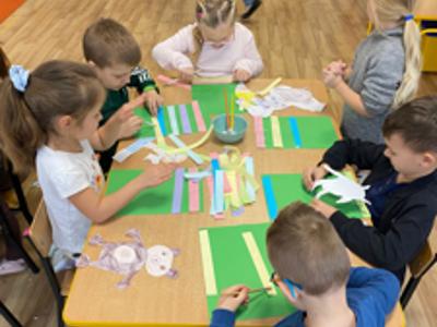 Przedszkolaki podczas Dnia Pluszowego Misia.