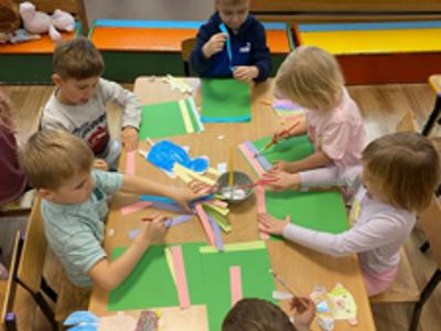 Przedszkolaki podczas Dnia Pluszowego Misia.