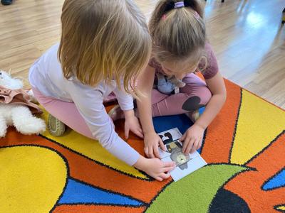 Przedszkolaki podczas Dnia Pluszowego Misia.