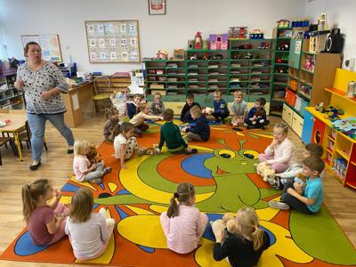 Przedszkolaki podczas Dnia Pluszowego Misia.