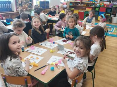 Przedszkolaki podczas Dnia Pluszowego Misia.