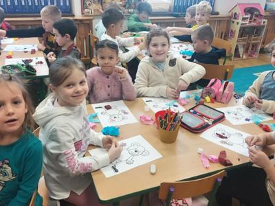 Przedszkolaki podczas Dnia Pluszowego Misia.