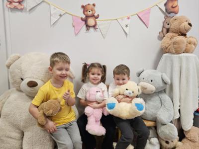 Przedszkolaki podczas Dnia Pluszowego Misia 