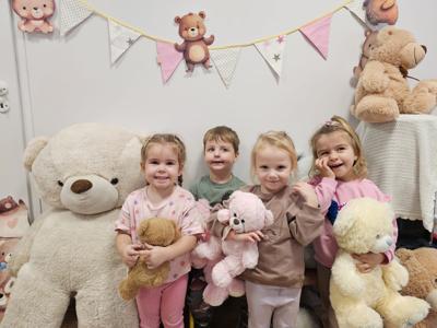 Przedszkolaki podczas Dnia Pluszowego Misia 