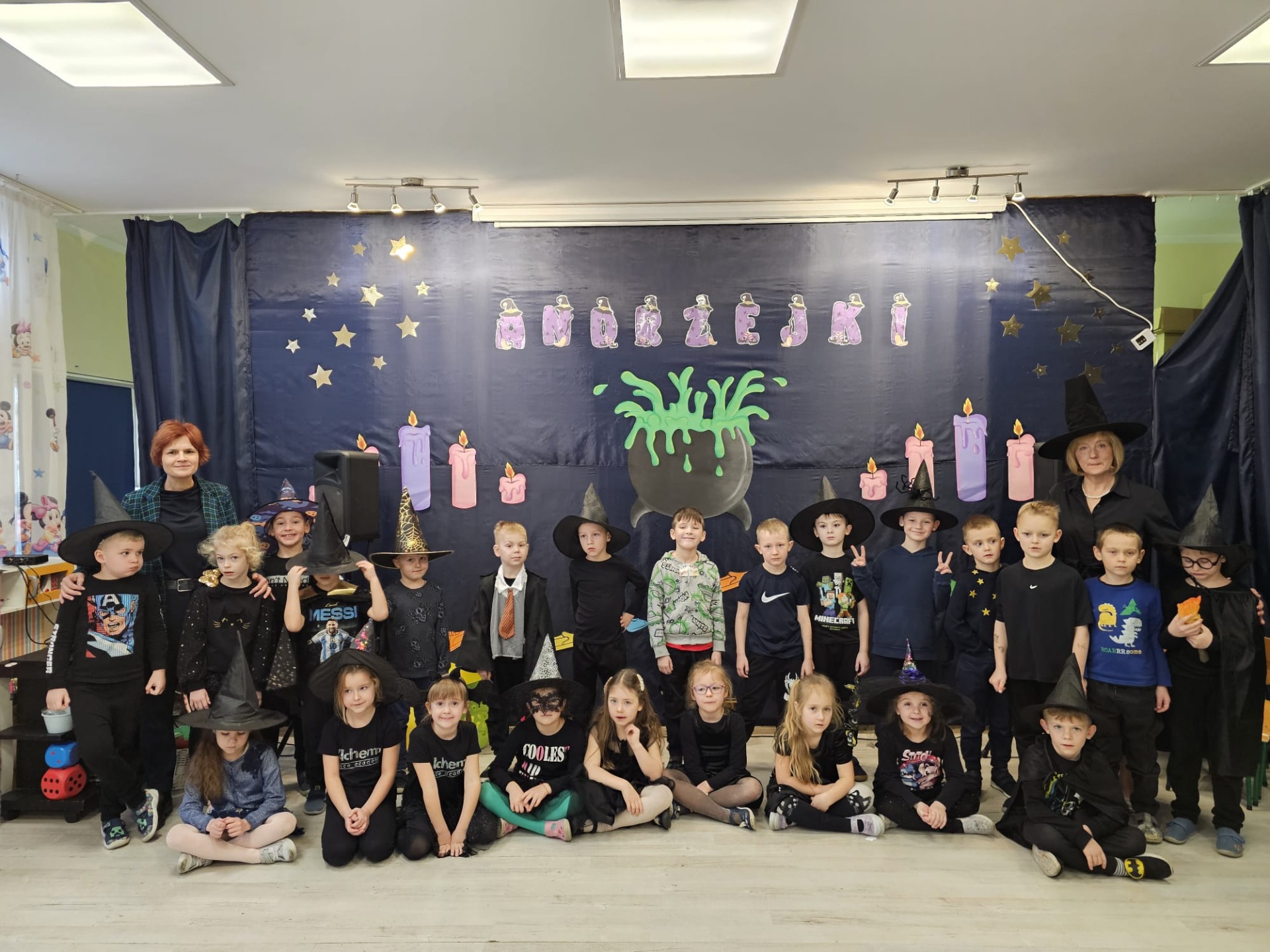 Przedszkolaki podczas zabawy Andrzejkowej 