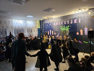 Przedszkolaki podczas zabawy Andrzejkowej 