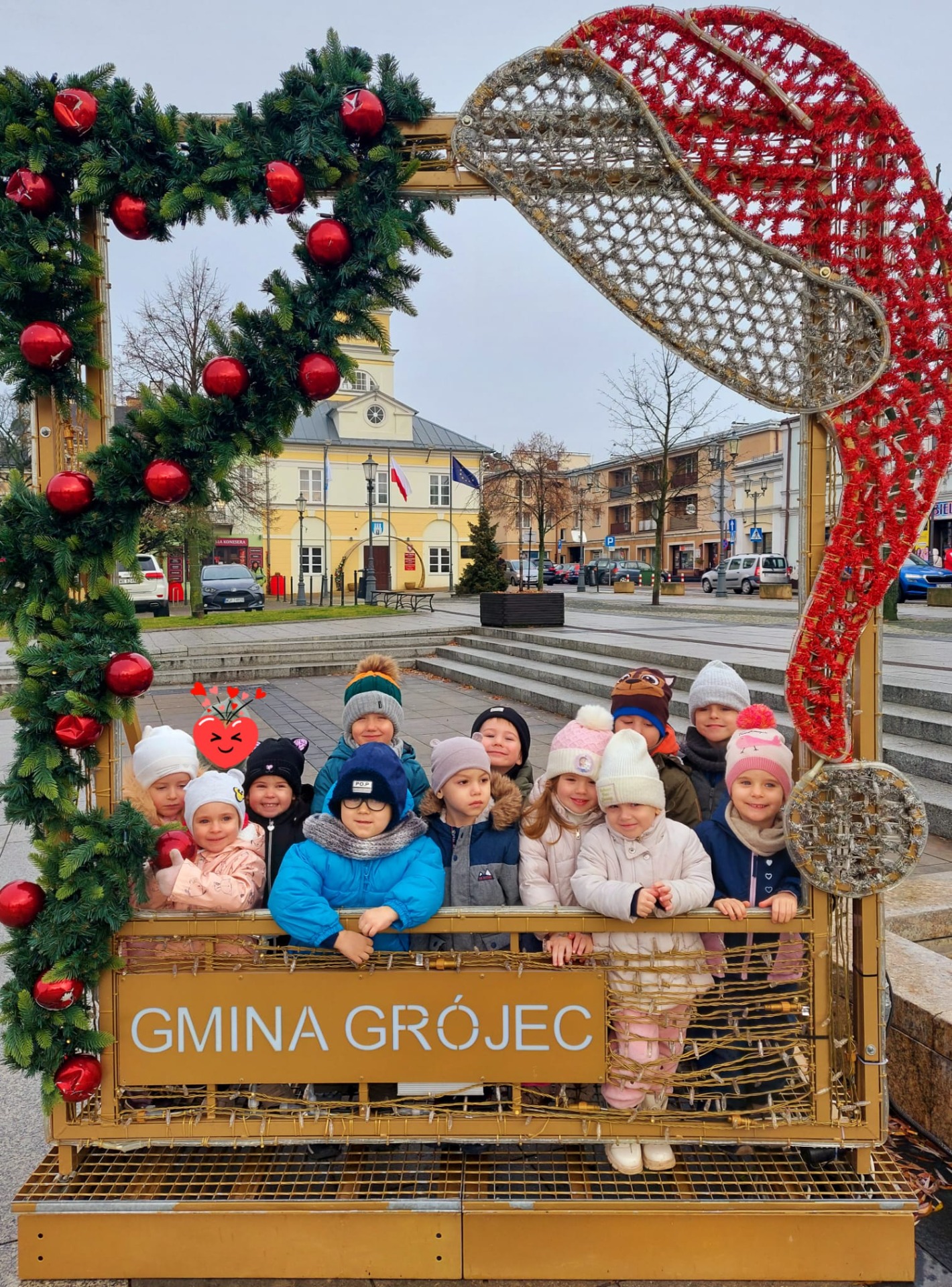 Przedszkolaki podczas spaceru