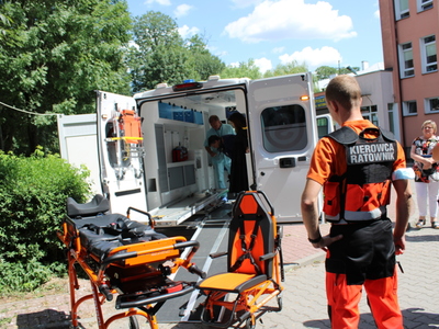 Szpital ma nowy ambulans - Karetka5