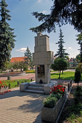 pomnik_zrodlo_portal_polska_niezwykla.jpg [288x431]